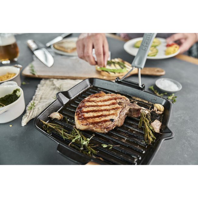 Gril avec bec verseur 24 cm - Fonte - Noir mat - Staub